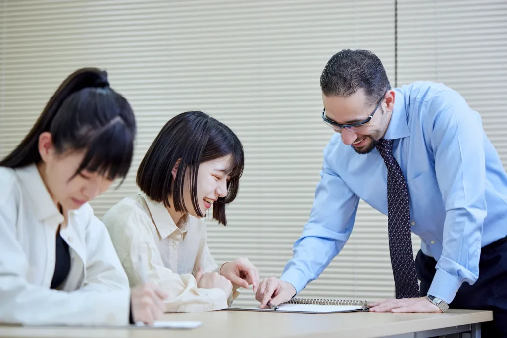 勉強する人